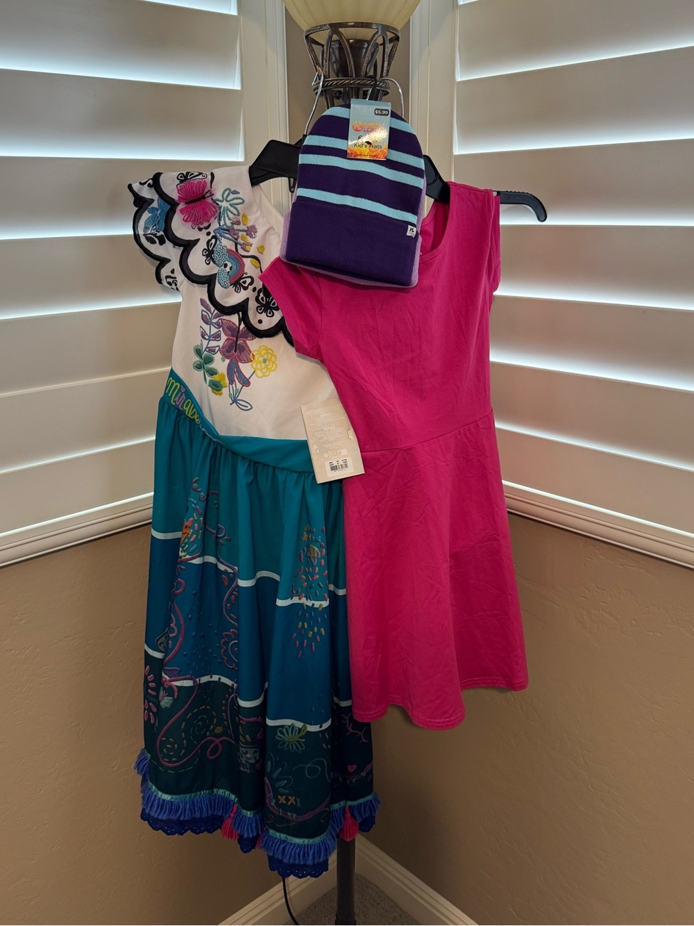 Girls 7/8 bundle Disney Mirabel Costume Short Sleeve Skater Dress & hats NWT